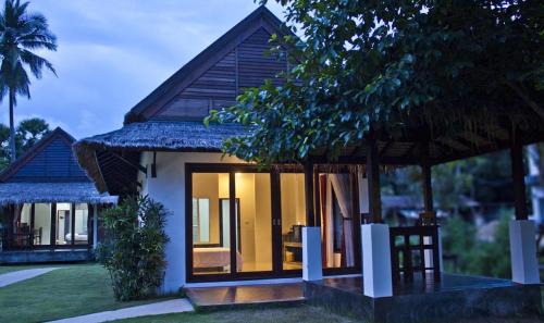 Saphli Resort | Relax at Nana Beach Hotel & Resort with Oceanfront Views