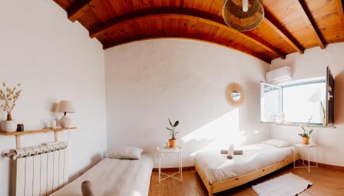 Mafra Cabin | Ericeira’s NaNa House: Yoga, Surf & Stunning Ocean Views