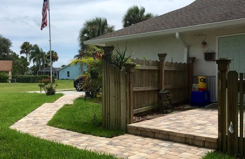Sebastian Highlands Apartment | Nana's Nook: Oceanfront Suite with Pool & Spa Awaits