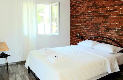 Ormos Panagias Apartment | Oceanfront Nana's Studios: Guest Rated 9.5/10 for Families