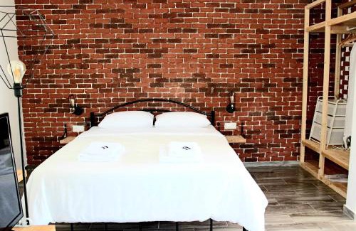Ormos Panagias Apartment | Oceanfront Nana's Studios: Guest Rated 9.5/10 for Families