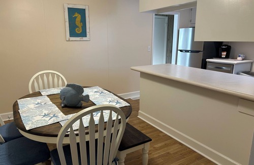 Belhaven Cottage | Nana’s Charming 4-bedroom cottage in serene Belhaven close to all amenities.