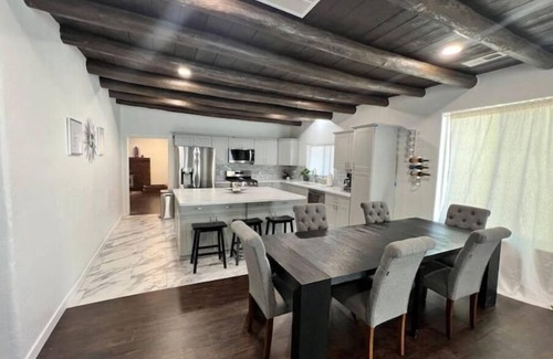 Corrales House | Experience Nana’s House in Corrales with Spa & Hot Tub