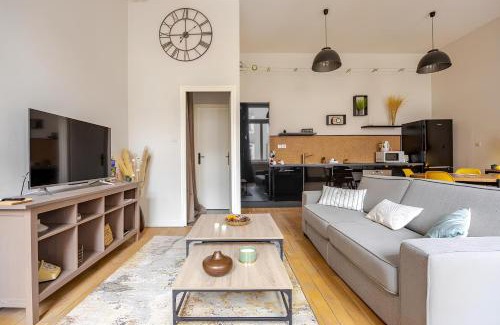 Poincare - Foch - Anatole France - Croix de Bourgogne Apartment | Family-Friendly Retreat at Nancy Gare Centre, Rated 9/10