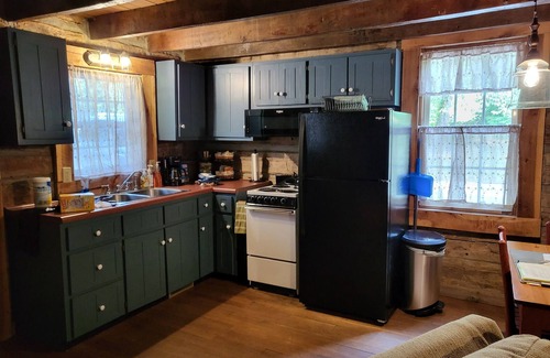 Nancy Cabin | Historic 1800s Log Cabin in Nancy, Kentucky with Great Amenities
