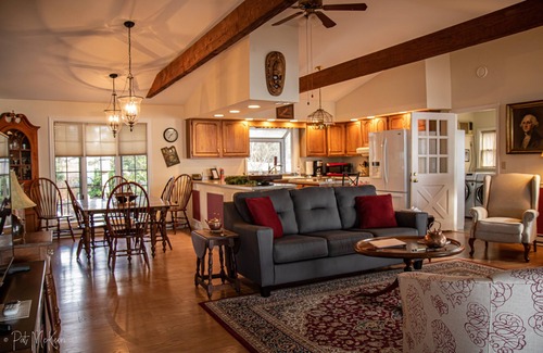 North East House | Experience Nancy’s Touch: A Waterfront Paradise Awaits!