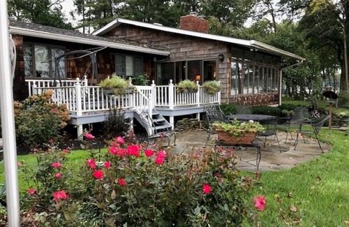 North East House | Experience Nancy’s Touch: A Waterfront Paradise Awaits!