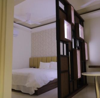 Udumalaipettai Hotel | Discover Nandha Grande: 4-Star Stay with Accessibility