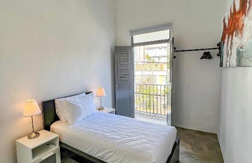 Puerta de Tierra Apartment | Discover Nando's Place: Pet-Friendly & Rated 8.9/10