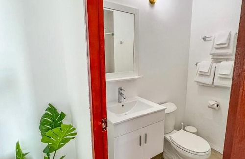Puerta de Tierra Apartment | Discover Nando's Place: Pet-Friendly & Rated 8.9/10