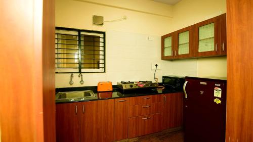 Vyalikaval HBCS Layout Apartment | Budget-Friendly Nandu Hospitality Apartments - Aashiyana
