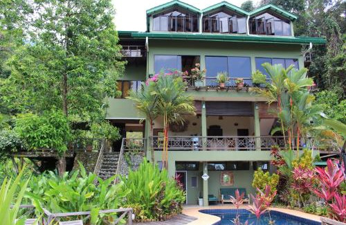 Santubong House | Discover Nanga Damai Homestay: Pool & Breakfast Included