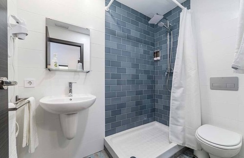 Poblats Maritims House | Top-Rated Nanit Hostel Valencia with Spa & Family Amenities