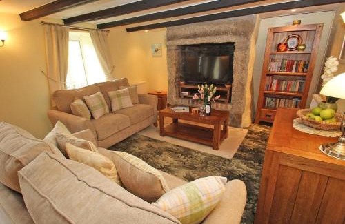 Maenporth House | Cozy Nanparra Cottage: Child-Friendly Stay with 9.4 Rating