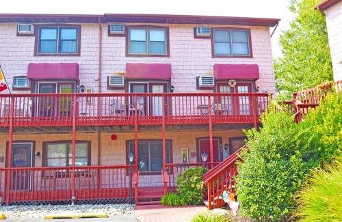 Caine Woods House | Family-Friendly Nanticoke Square 207B Townhouse with Pool