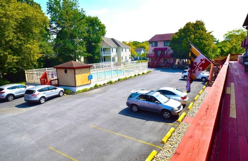 Caine Woods House | Family-Friendly Nanticoke Square 207B Townhouse with Pool