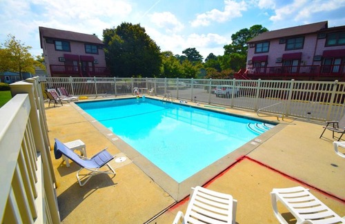 Caine Woods House | Family-Friendly Nanticoke Square 207B Townhouse with Pool