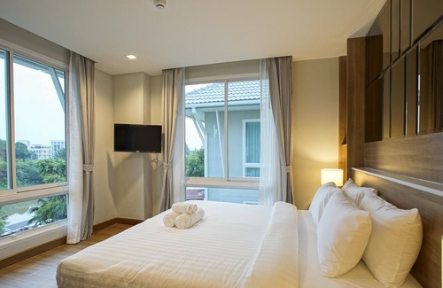 Chang Khlan Hotel | Top-Rated Comfort at Nantra Chiangmai Riverfront Hotel