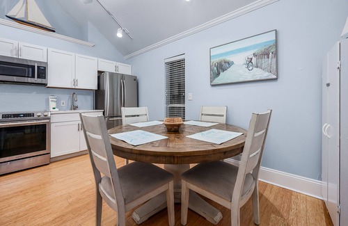 Crystal Beach Condo | Beachfront Crystal Beach Cottage with Pool & Ocean Views