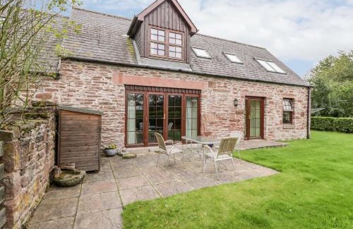 Kirriemuir House | Welcoming Nantusi Cottage: Pet-Friendly 4-Star Retreat