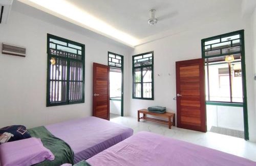 Sibu House | Cozy Nanyang Homestay for 10 with Free Wifi & Washer