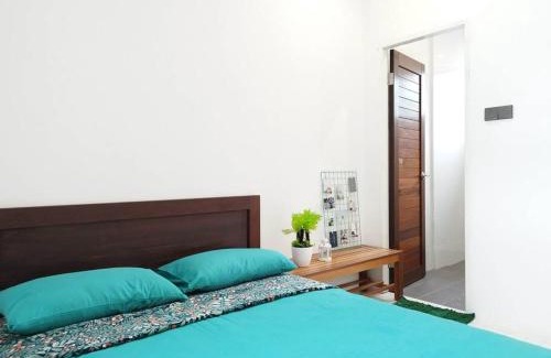 Sibu House | Cozy Nanyang Homestay for 10 with Free Wifi & Washer