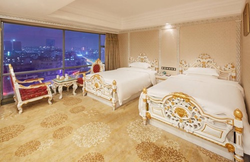 Tianhe Hotel | Relaxing Nanyang King's Gate Hotel with Pool & Spa Access
