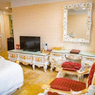 Tianhe Hotel | Discover Nanyang King's Gate Hotel: Family-Friendly Retreat