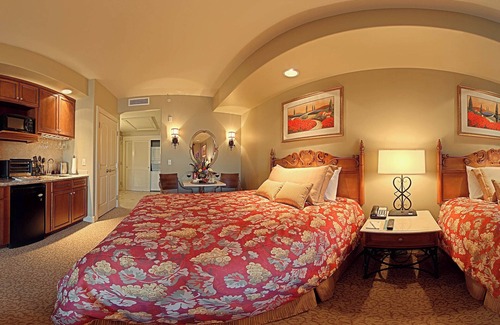 Napa Resort | Relaxing Studio Unit in Napa with Pool & Golf Access