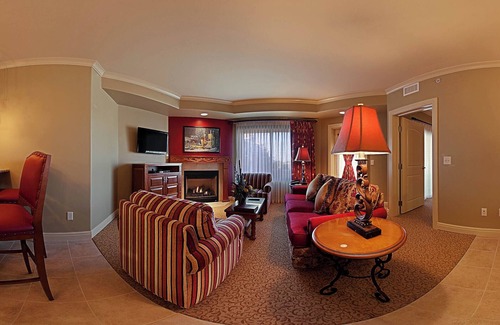 Napa Resort | Relaxing Studio Unit in Napa with Pool & Golf Access