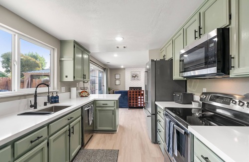 American Canyon House | Relaxing Napa Valley Retreat with Hot Tub & Pool for 12