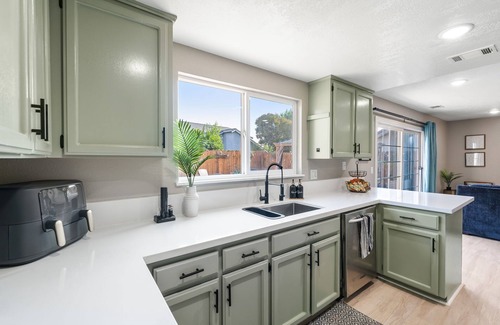American Canyon House | Relaxing Napa Valley Retreat with Hot Tub & Pool for 12