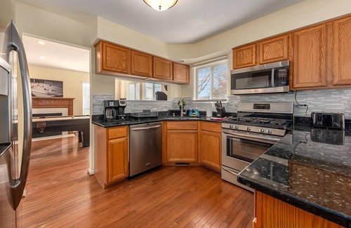 Naperville House | Naperville FHS Rental - Skylane Dr