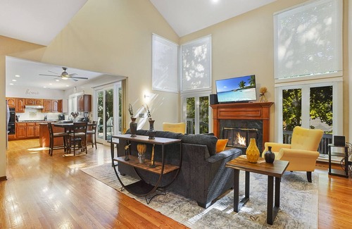 Naperville House | Inviting Naperville Rental - Harmony Ct with Pool & Kitchen