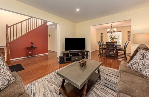 Naperville House | Naperville Rental - Skylane Dr