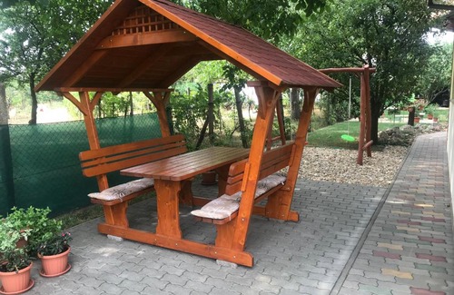 Gyoparosfuerdo Apartment | Napfény Apartman: Guest Rated 10/10, Ideal for Families