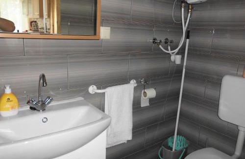 Sarospatak House | Napfény Apartman: Cozy Stay with Ocean Views & Pet Friendly