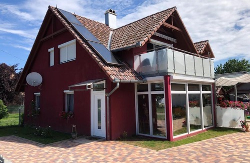 Balatonoszod Apartment | Explore Napfény Ház with Oceanfront Views & 9.8/10 Rating