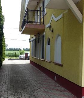 Zsorifurdo House | Cozy Napfürdő Vendégház: Child-Friendly with Kitchen Access