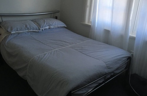 East Tamworth House | Exceptional Napier St Hideaway with Kitchen in East Tamworth