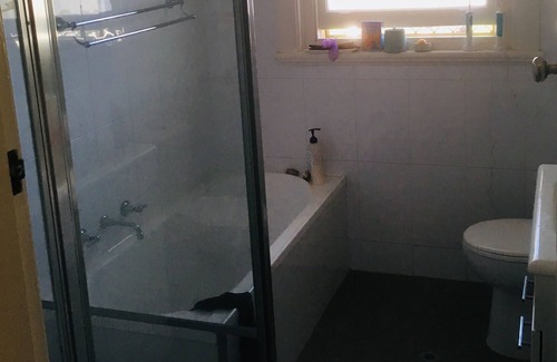 East Tamworth House | Exceptional Napier St Hideaway with Kitchen in East Tamworth