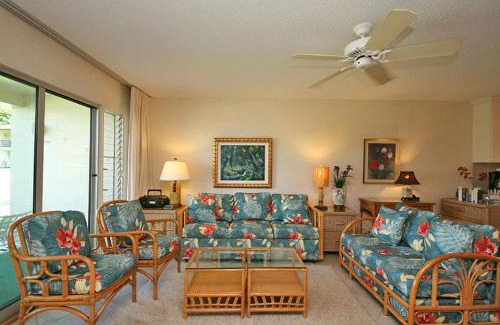 Napili Resort | Napili Surf Beach Resort: Oceanfront Paradise with Pool