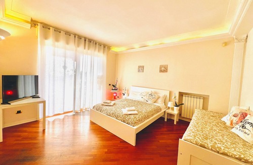 Naples Apartment | Relax in Naples: Panoramic Terrace & Spa Amenities Await