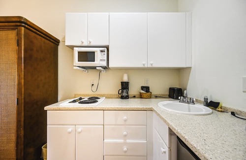 Naples Apartment | Naples Studio with Pool, Tennis Courts & Perfect 10 Rating!