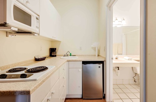 Naples Apartment | Naples Studio with Pool, Tennis Courts & Perfect 10 Rating!