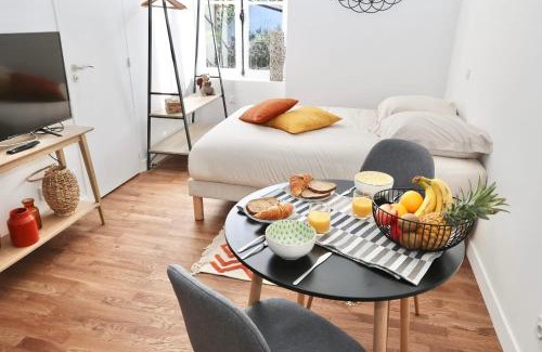Pontivy Apartment | Napoléon Gare Studio: Pet-Friendly & Family Approved Stay