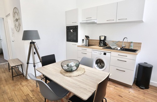 Pontivy Apartment | Napoléon Gare: Perfect Stay with Pet-Friendly Amenities