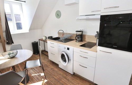 Pontivy Apartment | Napoléon Gare 7: Pet-Friendly Retreat with Kitchen Access