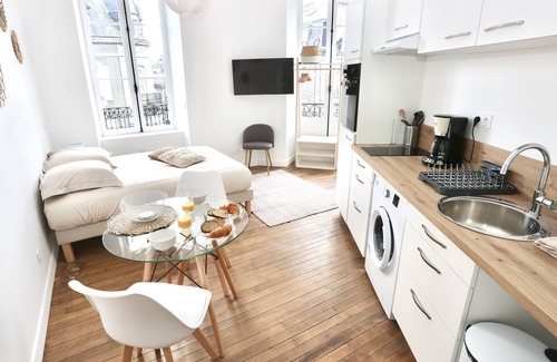 Pontivy Apartment | Cozy Napoléon Gare Studio with Kitchen & Pet-Friendly Space