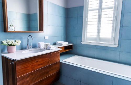 Fitzroy House | Napoleon, 2 min to Gertrude St